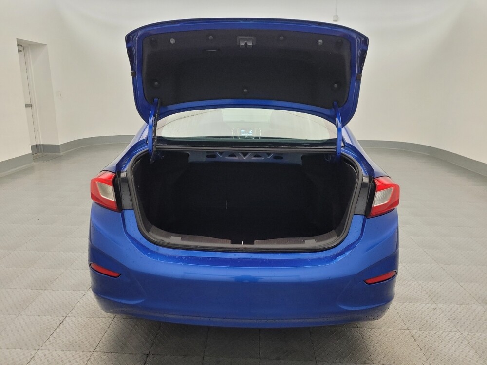 2018 Chevrolet Cruze in Mesa, AZ 85210 - 18097227 29