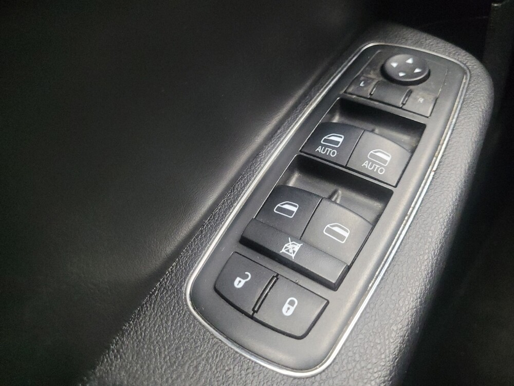 2014 Chrysler 300 in Highland, IN 46322 - 18097235 27