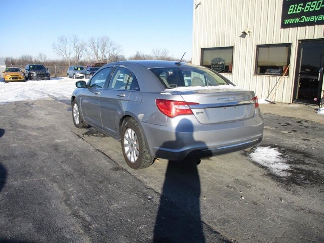 2013 Chrysler 200 in Oak Grove, MO 64075 - 18097261 7