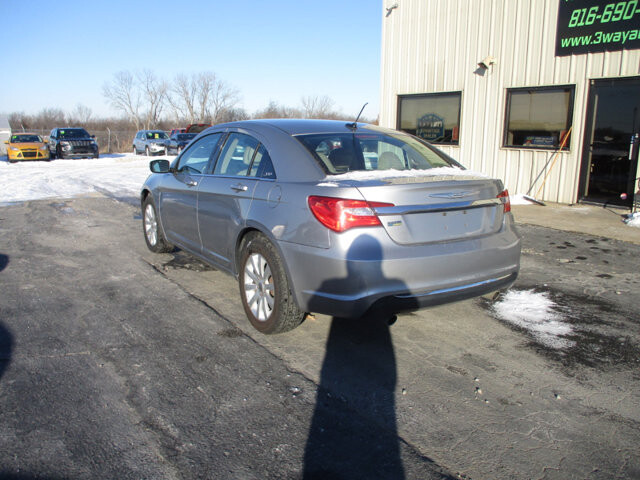 2013 Chrysler 200 in Oak Grove, MO 64075 - 18097261 7