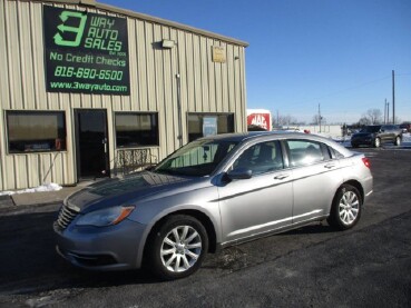 2013 Chrysler 200 in Oak Grove, MO 64075