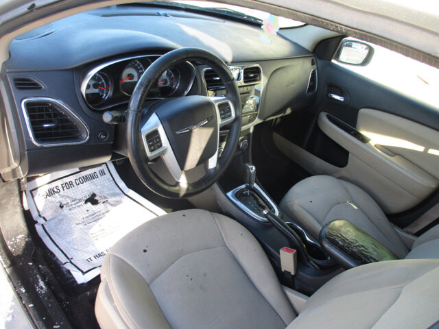 2013 Chrysler 200 in Oak Grove, MO 64075 - 18097261 9