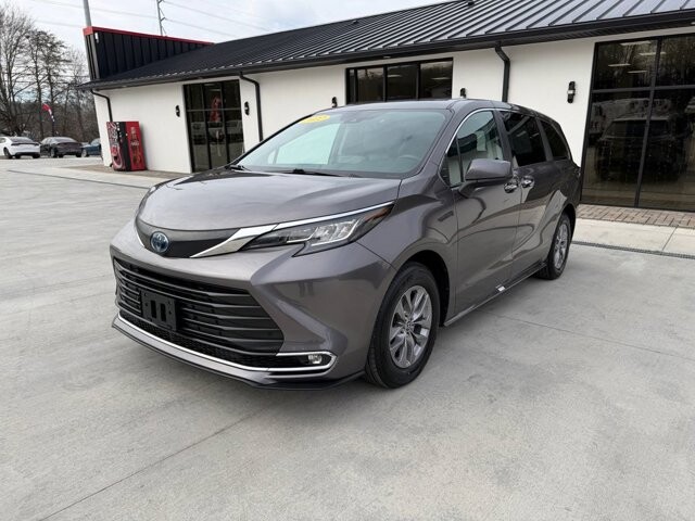 2022 Toyota Sienna in Knoxville, TN 37920 - 18097272