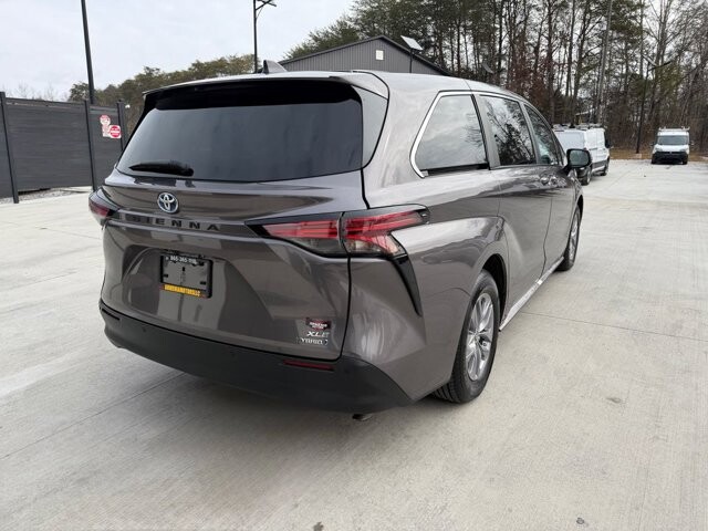 2022 Toyota Sienna in Knoxville, TN 37920 - 18097272 4