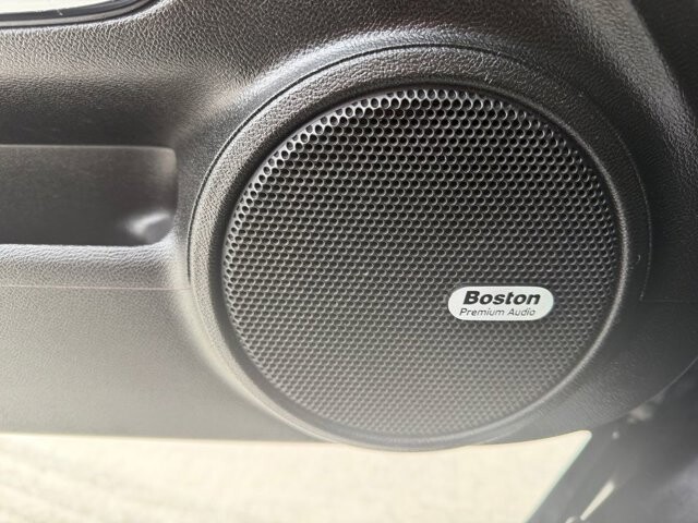 2011 Chevrolet Camaro in Knoxville, TN 37920 - 18097273 26