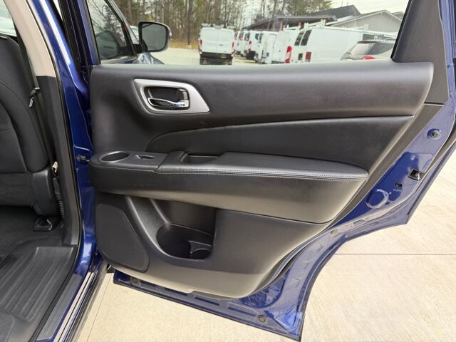 2018 Nissan Pathfinder in Knoxville, TN 37920 - 18097275 10