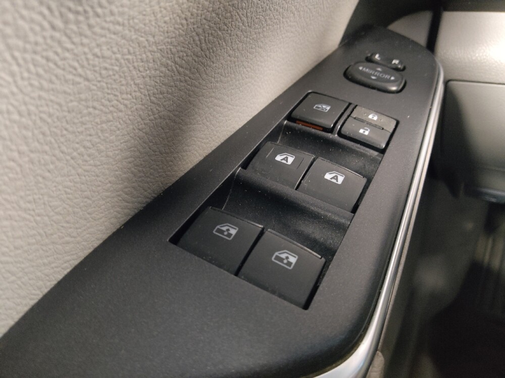 2015 Toyota Camry in Macon, GA 31210 - 18097325 27