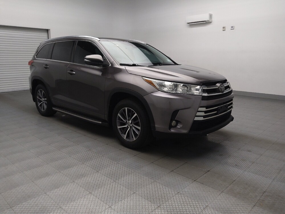 2017 Toyota Highlander in Houston, TX 77034 - 18097331 13