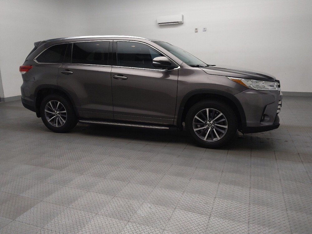 2017 Toyota Highlander in Houston, TX 77034 - 18097331 11
