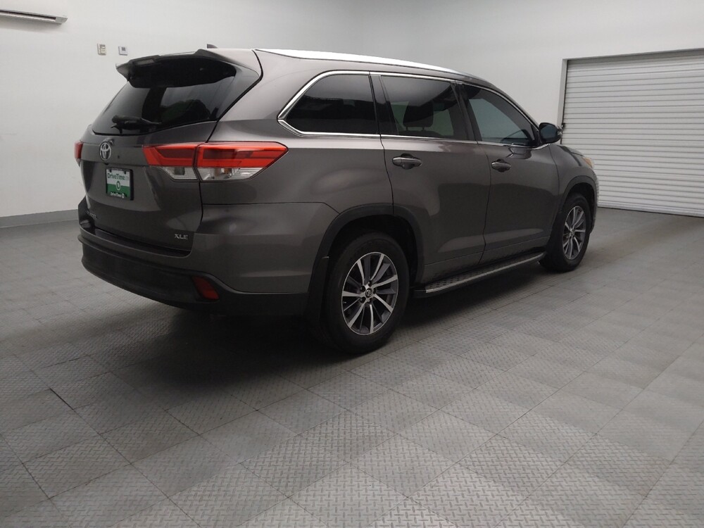 2017 Toyota Highlander in Houston, TX 77034 - 18097331 9