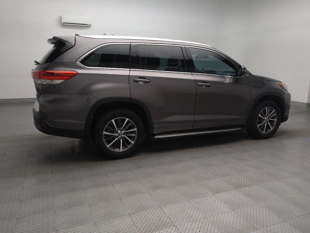 2017 Toyota Highlander in Houston, TX 77034 - 18097331 10