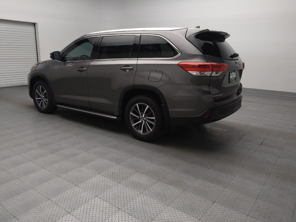 2017 Toyota Highlander in Houston, TX 77034 - 18097331 5
