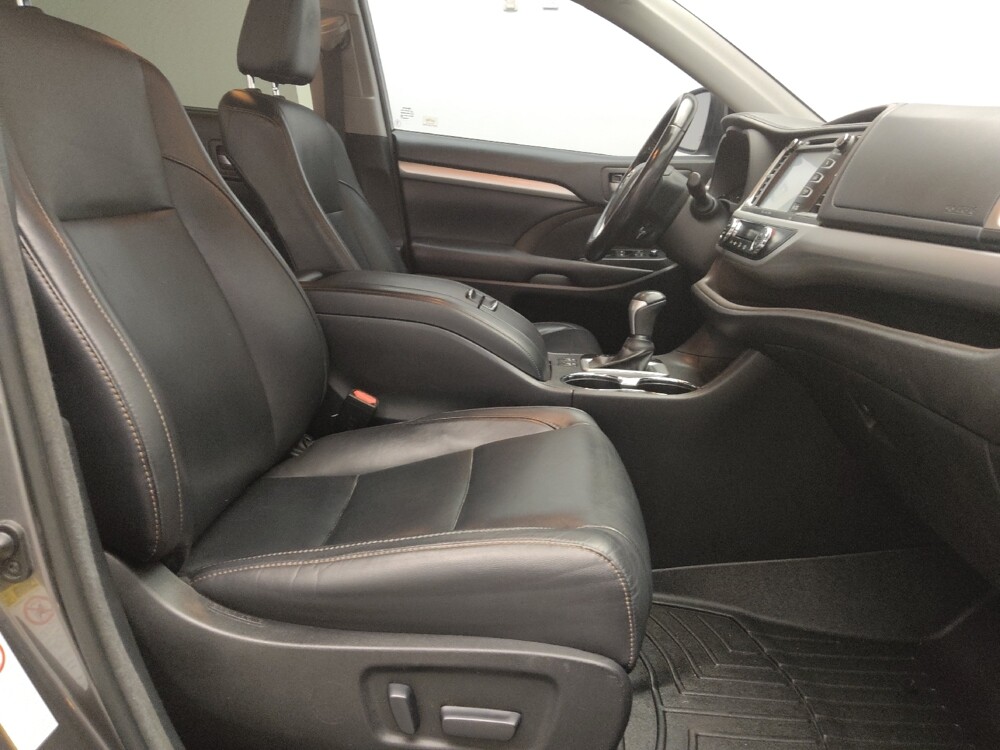 2017 Toyota Highlander in Houston, TX 77034 - 18097331 21