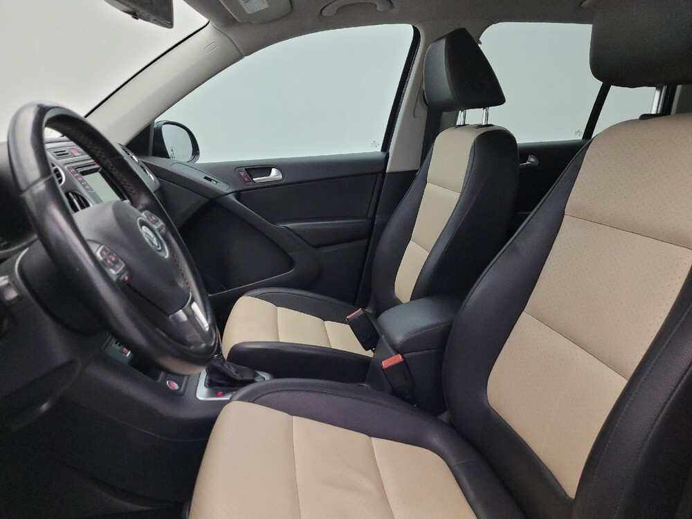 2016 Volkswagen Tiguan in Glendale, AZ 85301 - 18097350 17