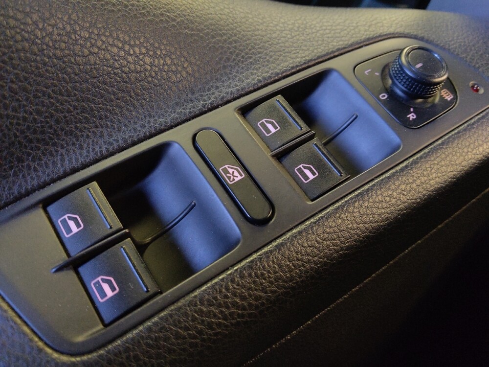 2016 Volkswagen Tiguan in Glendale, AZ 85301 - 18097350 27