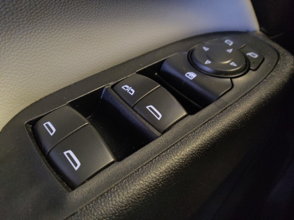 2019 Chevrolet Equinox in Phoenix, AZ 85022 - 18097352 27