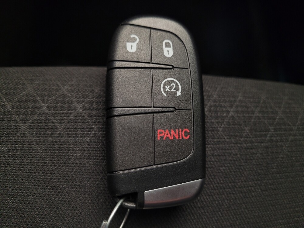 2018 Jeep Grand Cherokee in Columbus, OH 43228 - 18097405 32