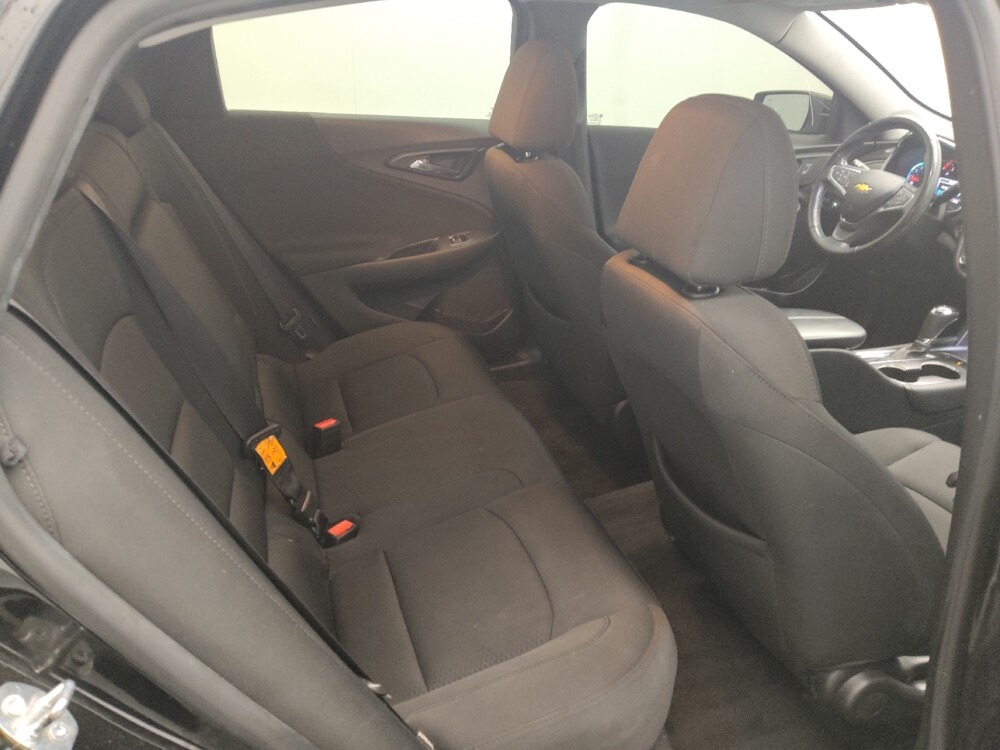 2018 Chevrolet Malibu in Independence, MO 64055 - 18097434 19