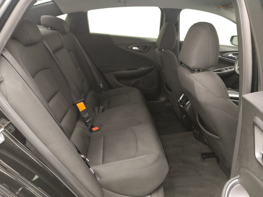 2018 Chevrolet Malibu in Independence, MO 64055 - 18097434 19