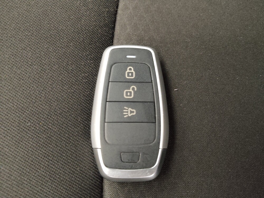 2018 Chevrolet Malibu in Independence, MO 64055 - 18097434 32