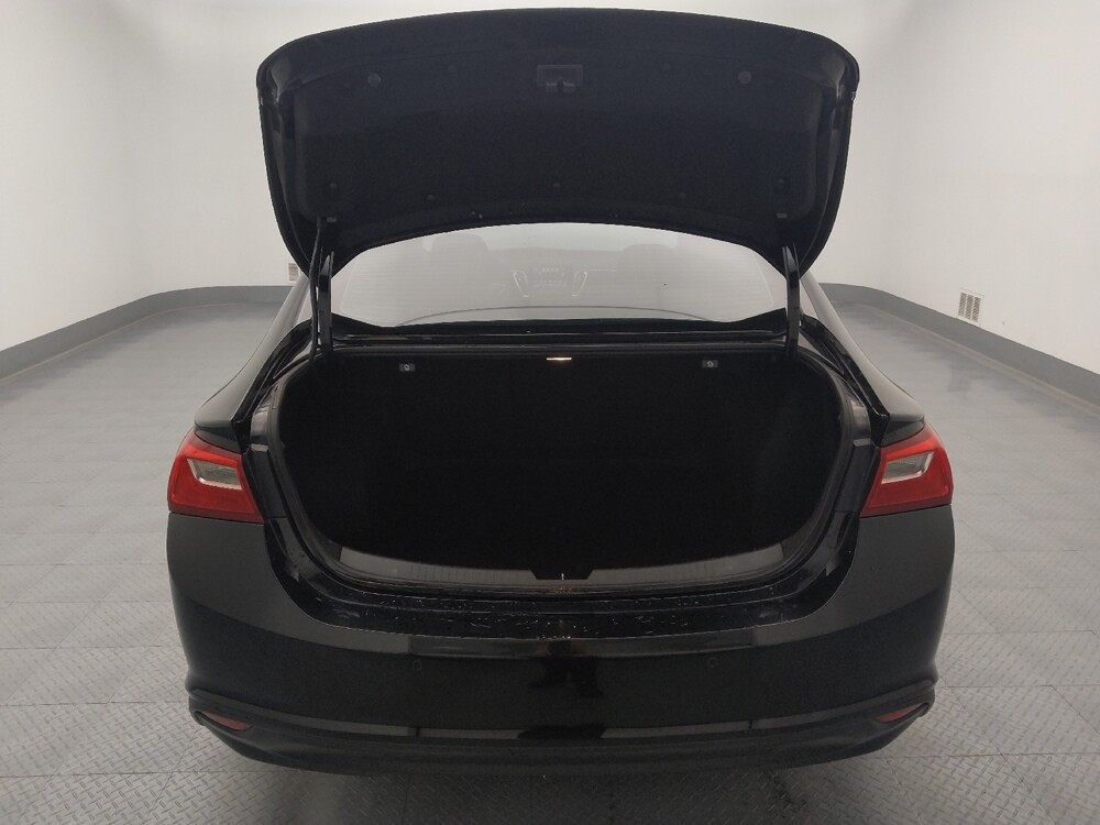 2018 Chevrolet Malibu in Independence, MO 64055 - 18097434 29