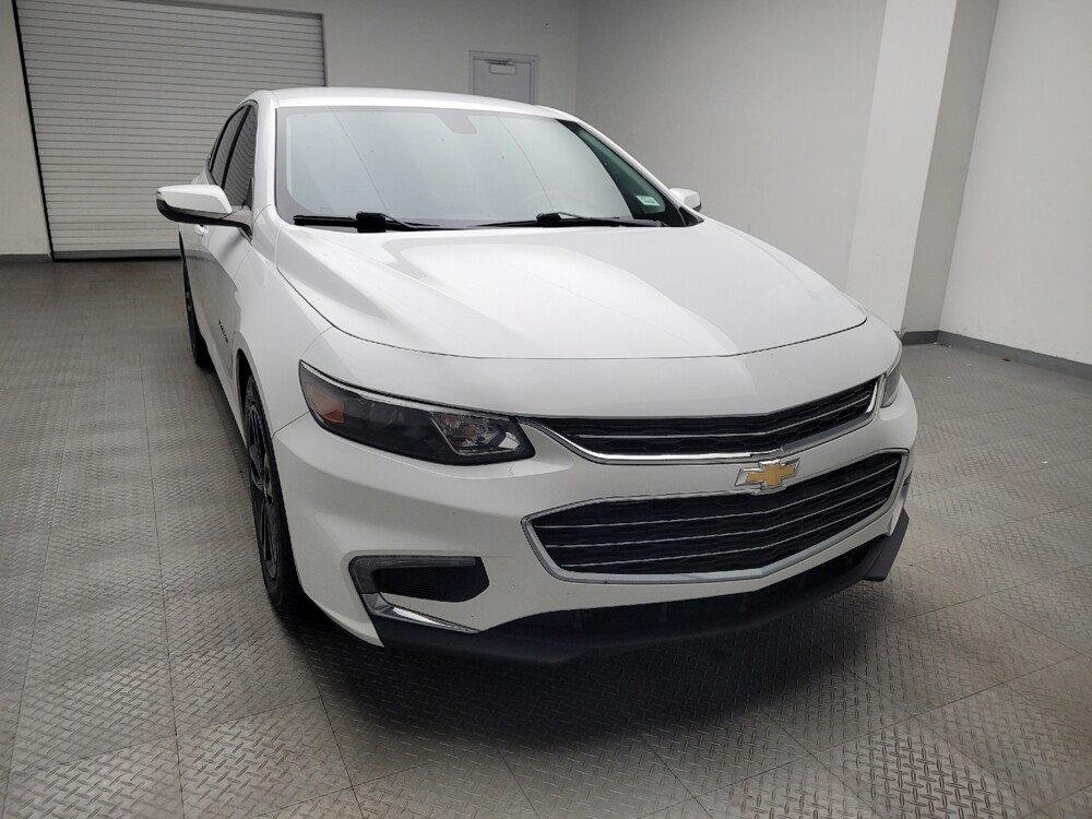 2018 Chevrolet Malibu in Indianapolis, IN 46222 - 18097437 14
