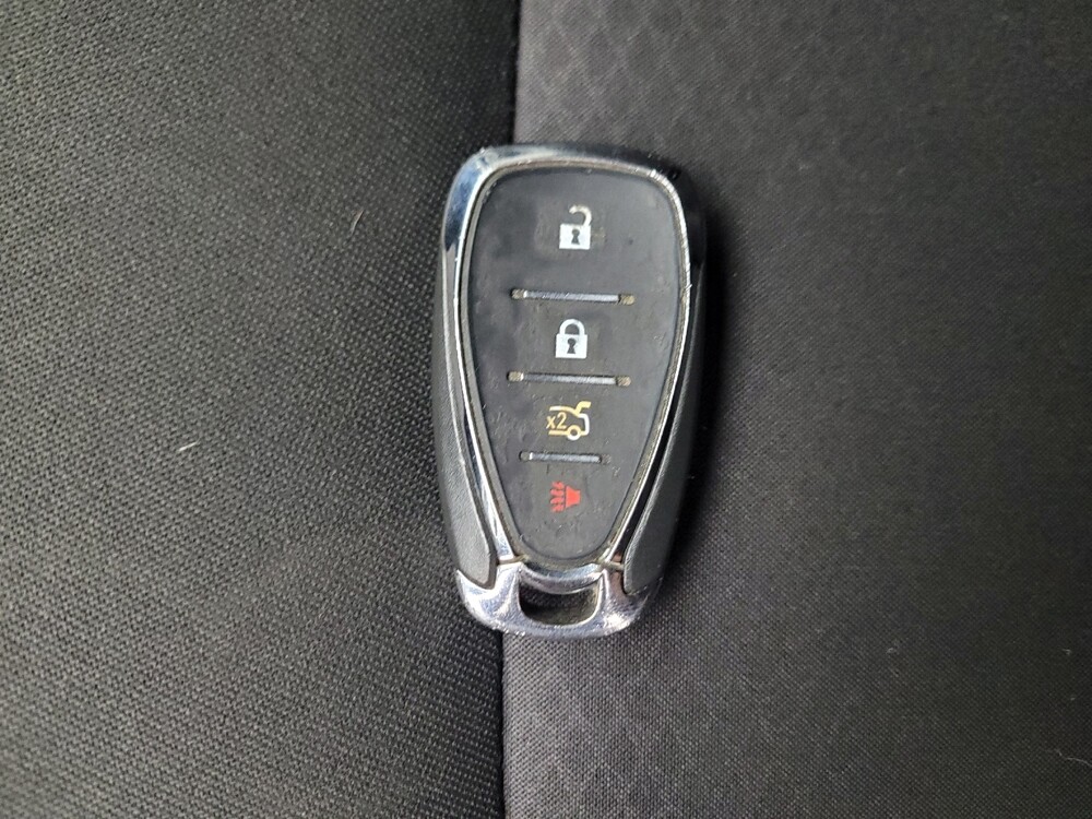 2018 Chevrolet Malibu in Indianapolis, IN 46222 - 18097437 32