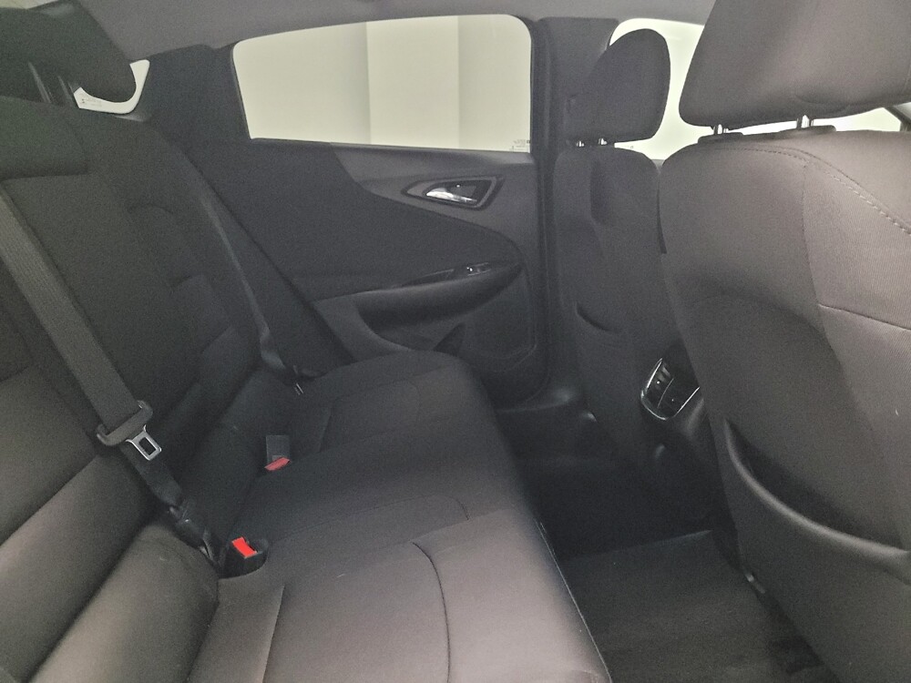 2018 Chevrolet Malibu in Indianapolis, IN 46222 - 18097437 19