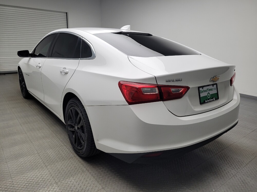 2018 Chevrolet Malibu in Indianapolis, IN 46222 - 18097437 5