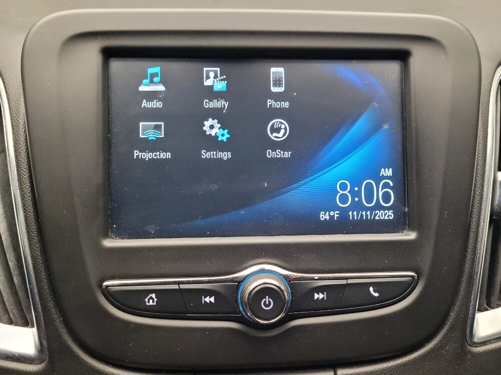 2018 Chevrolet Malibu in Indianapolis, IN 46222 - 18097437 25