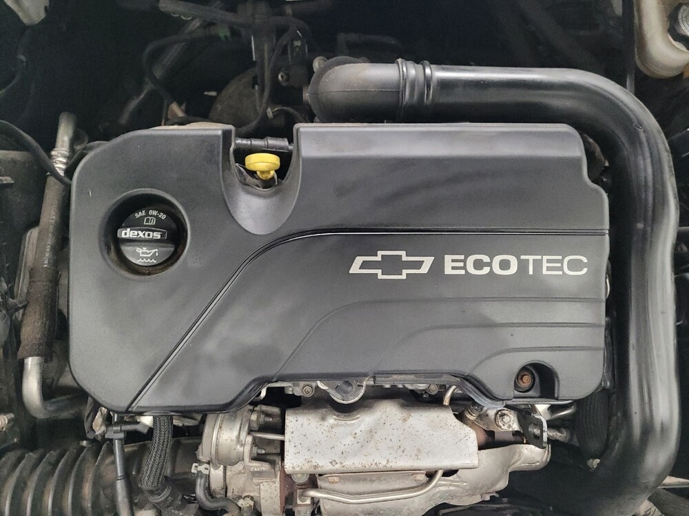 2018 Chevrolet Malibu in Indianapolis, IN 46222 - 18097437 30