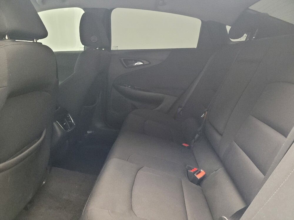 2018 Chevrolet Malibu in Indianapolis, IN 46222 - 18097437 18