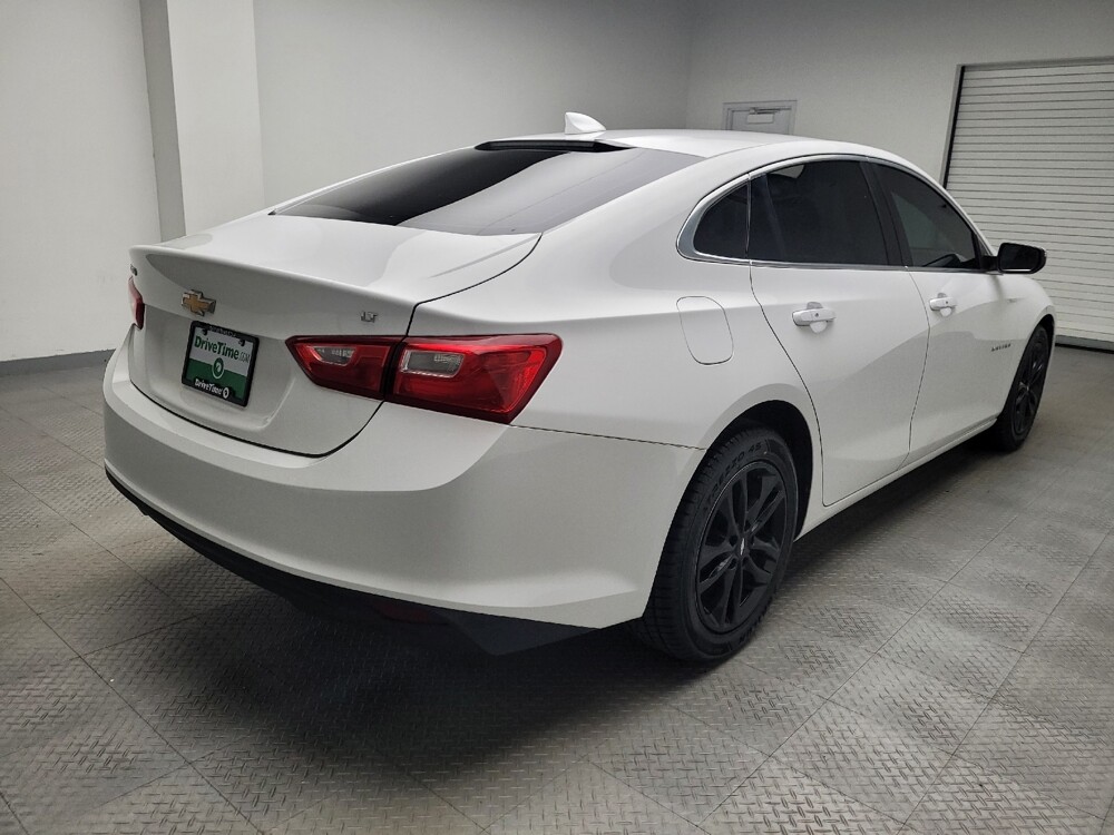 2018 Chevrolet Malibu in Indianapolis, IN 46222 - 18097437 9