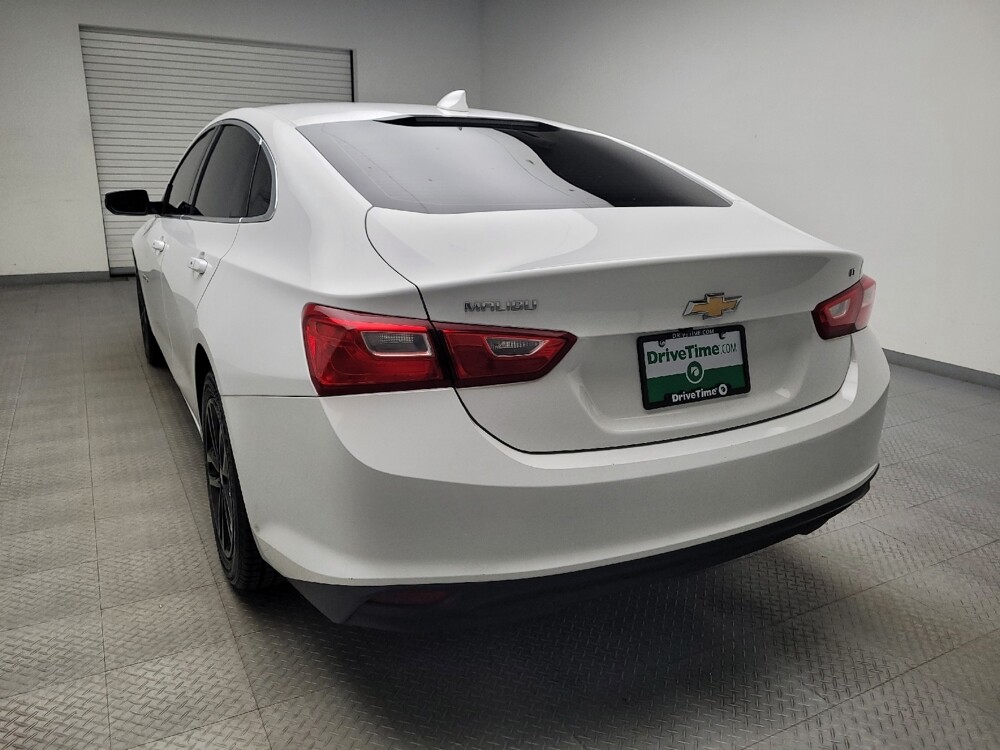 2018 Chevrolet Malibu in Indianapolis, IN 46222 - 18097437 6