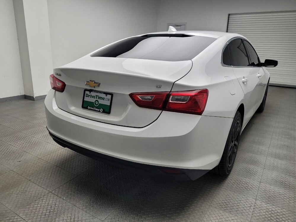 2018 Chevrolet Malibu in Indianapolis, IN 46222 - 18097437 7