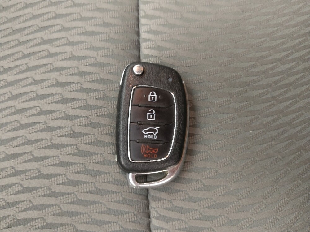 2018 Hyundai Santa Fe in Topeka, KS 66611 - 18097469 32