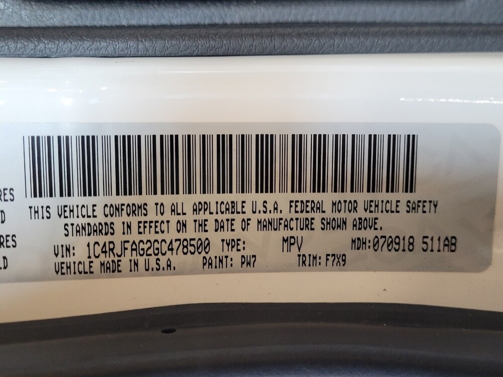 2016 Jeep Grand Cherokee in Lauderdale Lakes, FL 33313 - 18097476 33