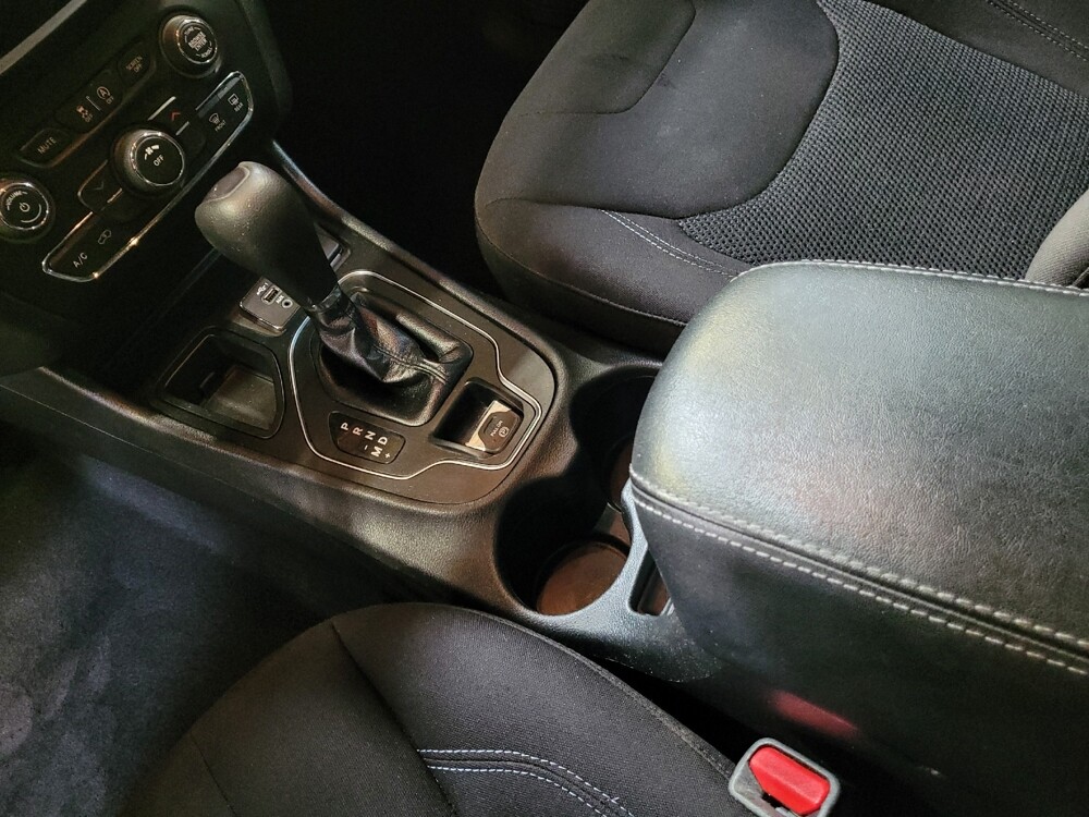 2019 Jeep Cherokee in Riverside, CA 92504 - 18097496 26