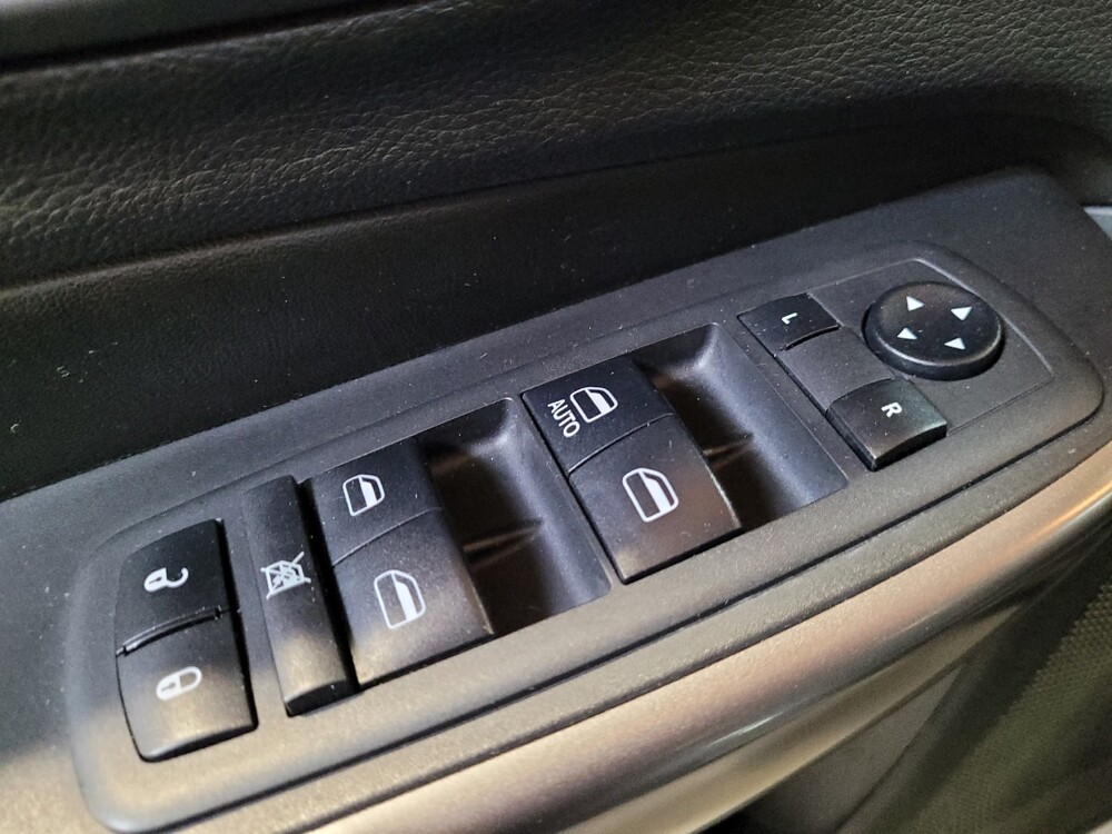 2019 Jeep Cherokee in Riverside, CA 92504 - 18097496 27