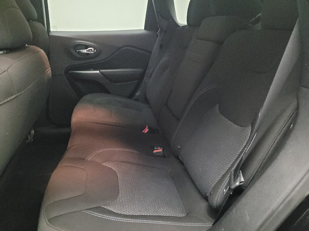 2019 Jeep Cherokee in Riverside, CA 92504 - 18097496 18