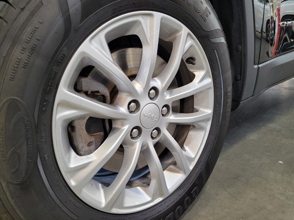 2019 Jeep Cherokee in Riverside, CA 92504 - 18097496 31