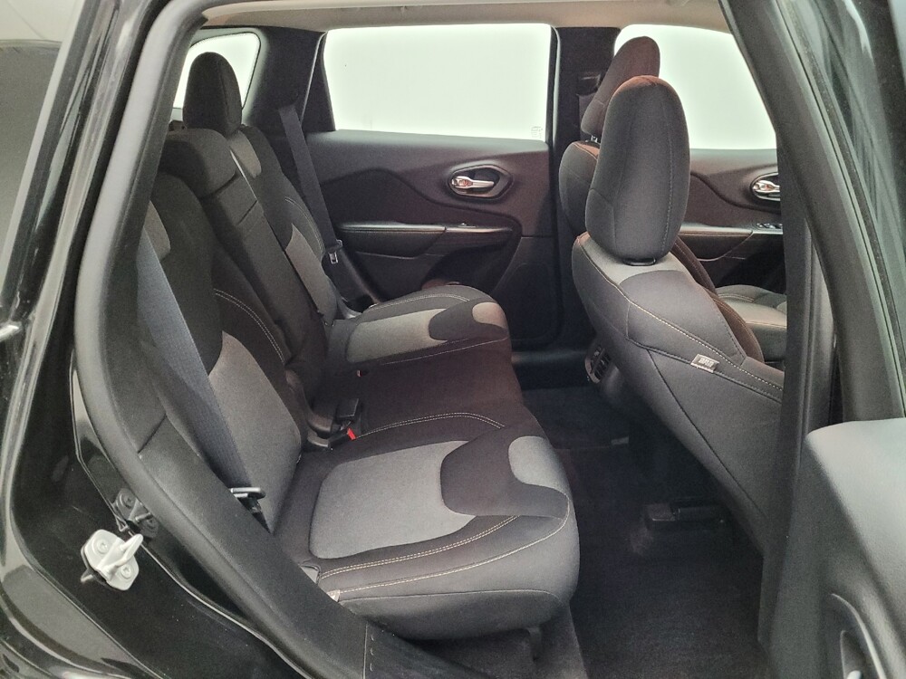 2016 Jeep Cherokee in Bakersfield, CA 93309 - 18097510 19