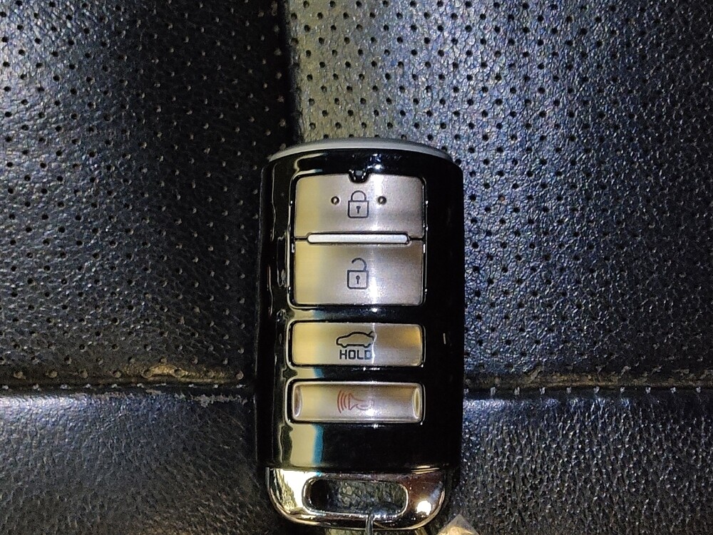 2017 Kia K900 in Arlington, TX 76011 - 18097513 32