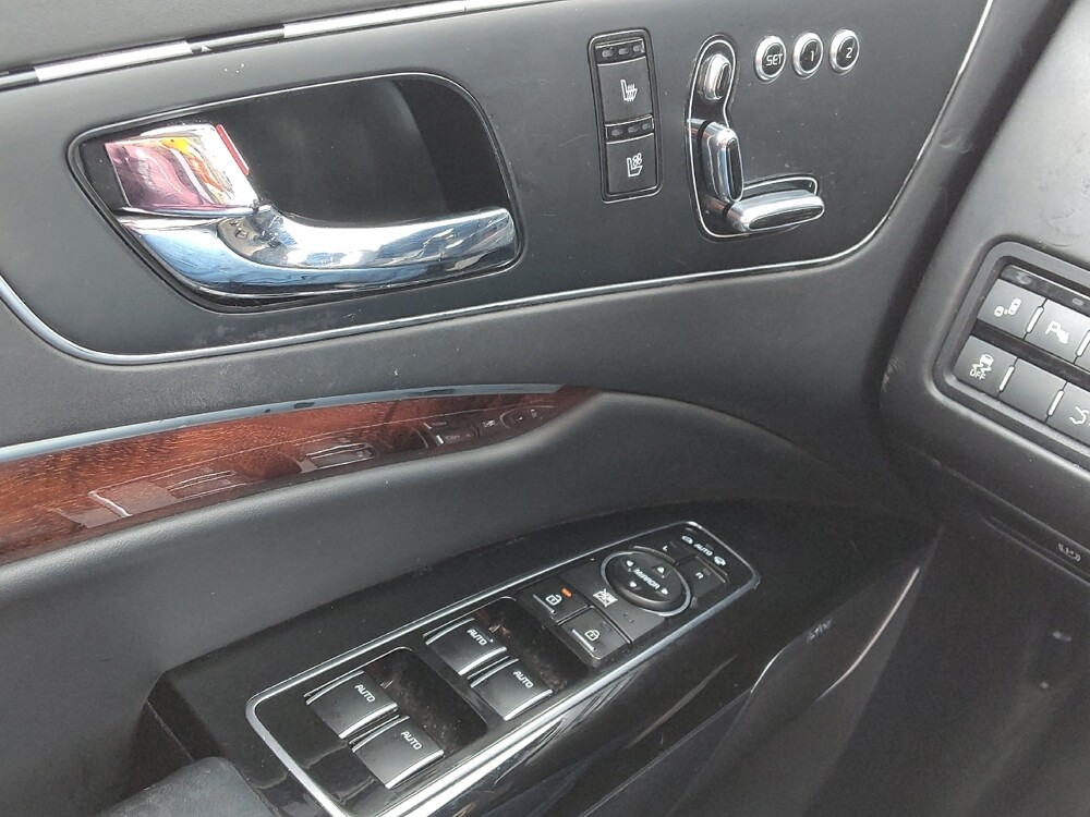 2017 Kia K900 in Arlington, TX 76011 - 18097513 27