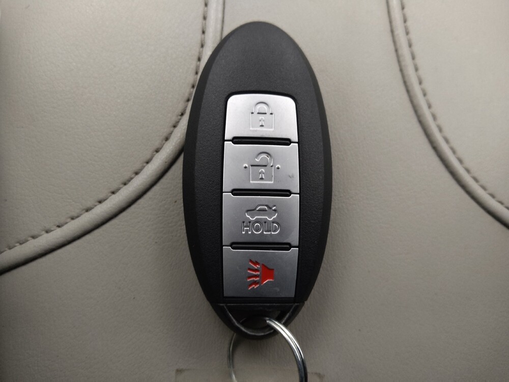 2018 Nissan Rogue Sport in Denver, CO 80012 - 18097516 32