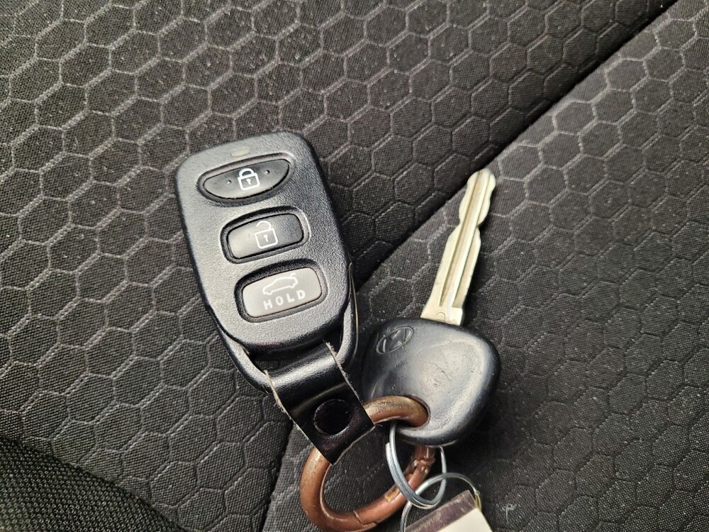 2020 Hyundai Elantra in Columbus, OH 43228 - 18097525 32