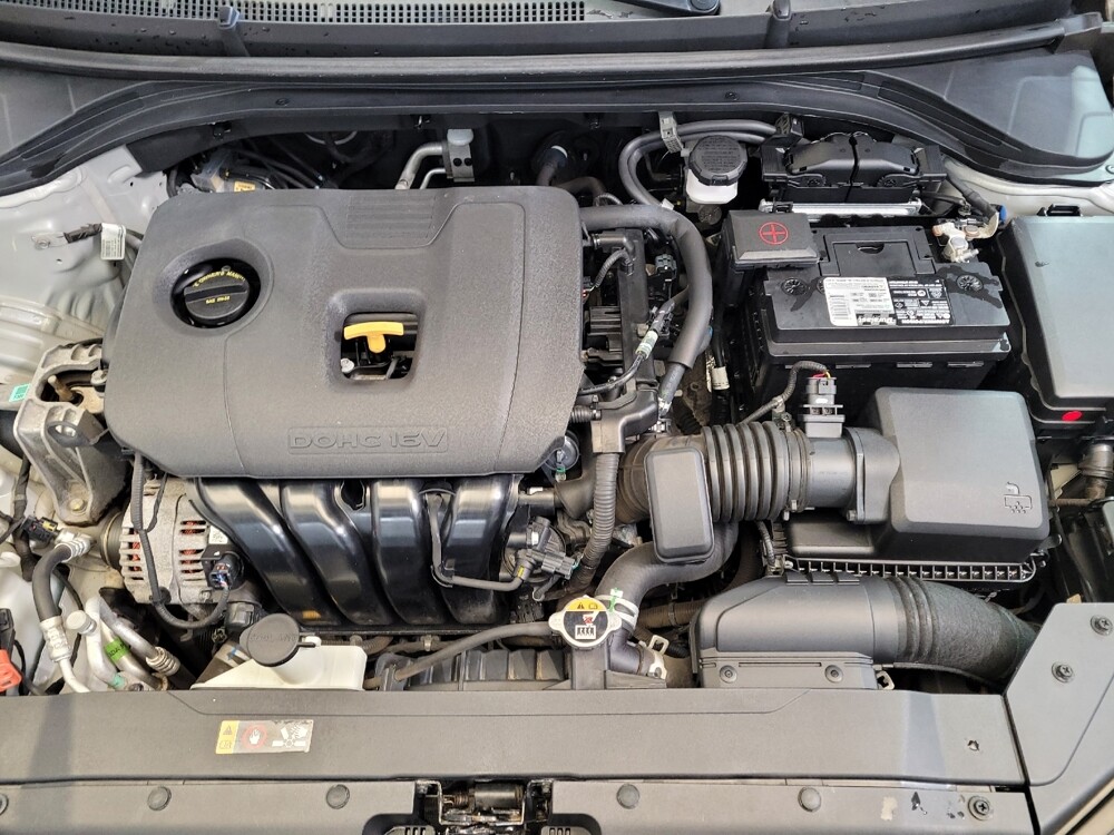 2020 Hyundai Elantra in Columbus, OH 43228 - 18097525 30