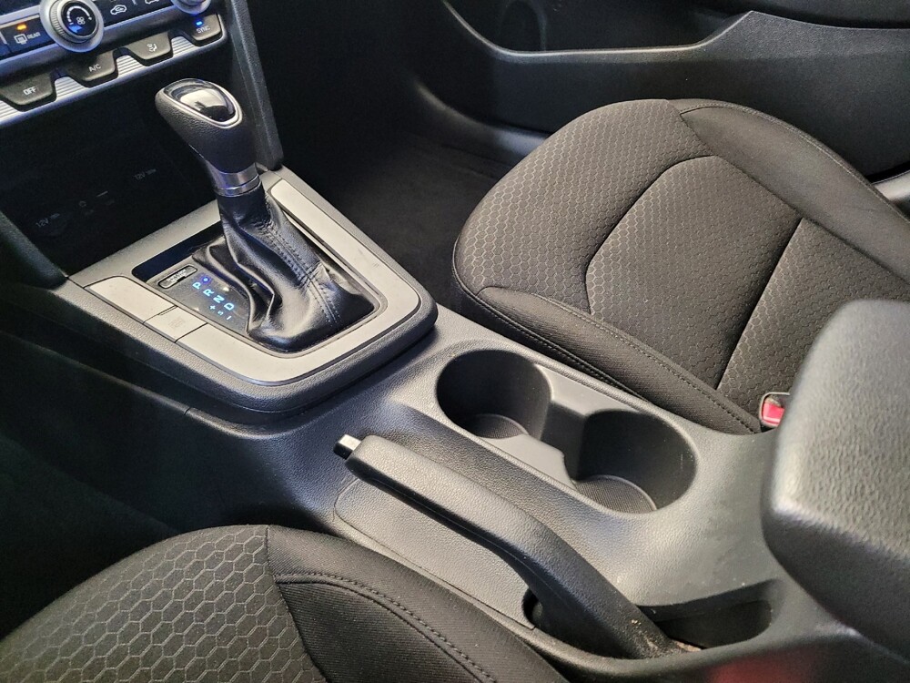 2020 Hyundai Elantra in Columbus, OH 43228 - 18097525 26