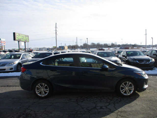 2019 Chevrolet Cruze in Oak Grove, MO 64075 - 18097548 4