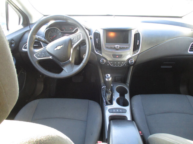 2019 Chevrolet Cruze in Oak Grove, MO 64075 - 18097548 11